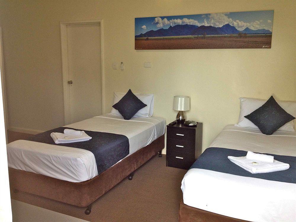 Lees Hotel Ingham Kültér fotó
